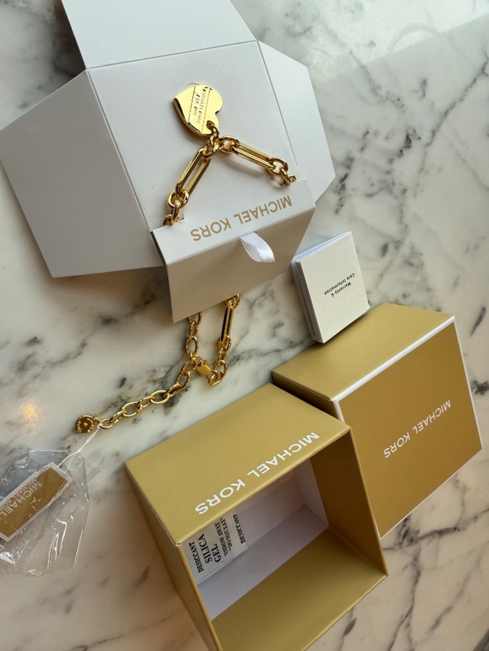 New Michael Kors Heart Necklace - Picture 7 of 16